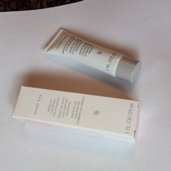 Mary Kay Bronze 600 Medium Coverage Foundation. New in box!